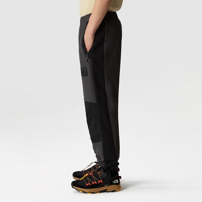 The North Face NSE Shell Suit Trousers Asphalt Grey - Tnf Black | SVWIEY-863